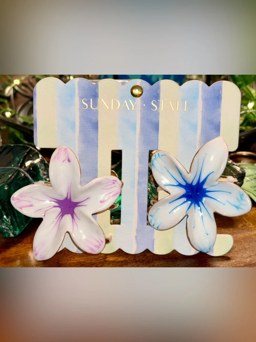 Sunday State Floral Resin Flower Gold hair clips